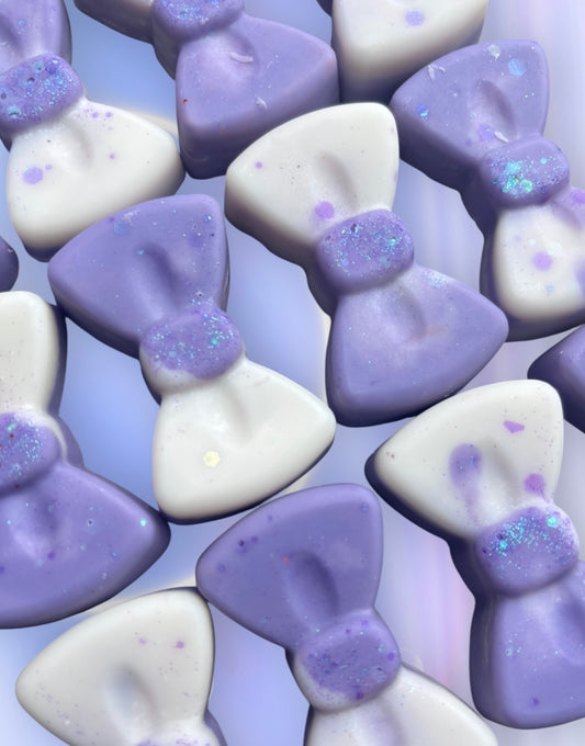 White grape and blackberry bow