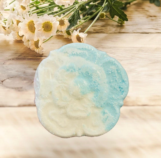 Flower shaped bath bomb